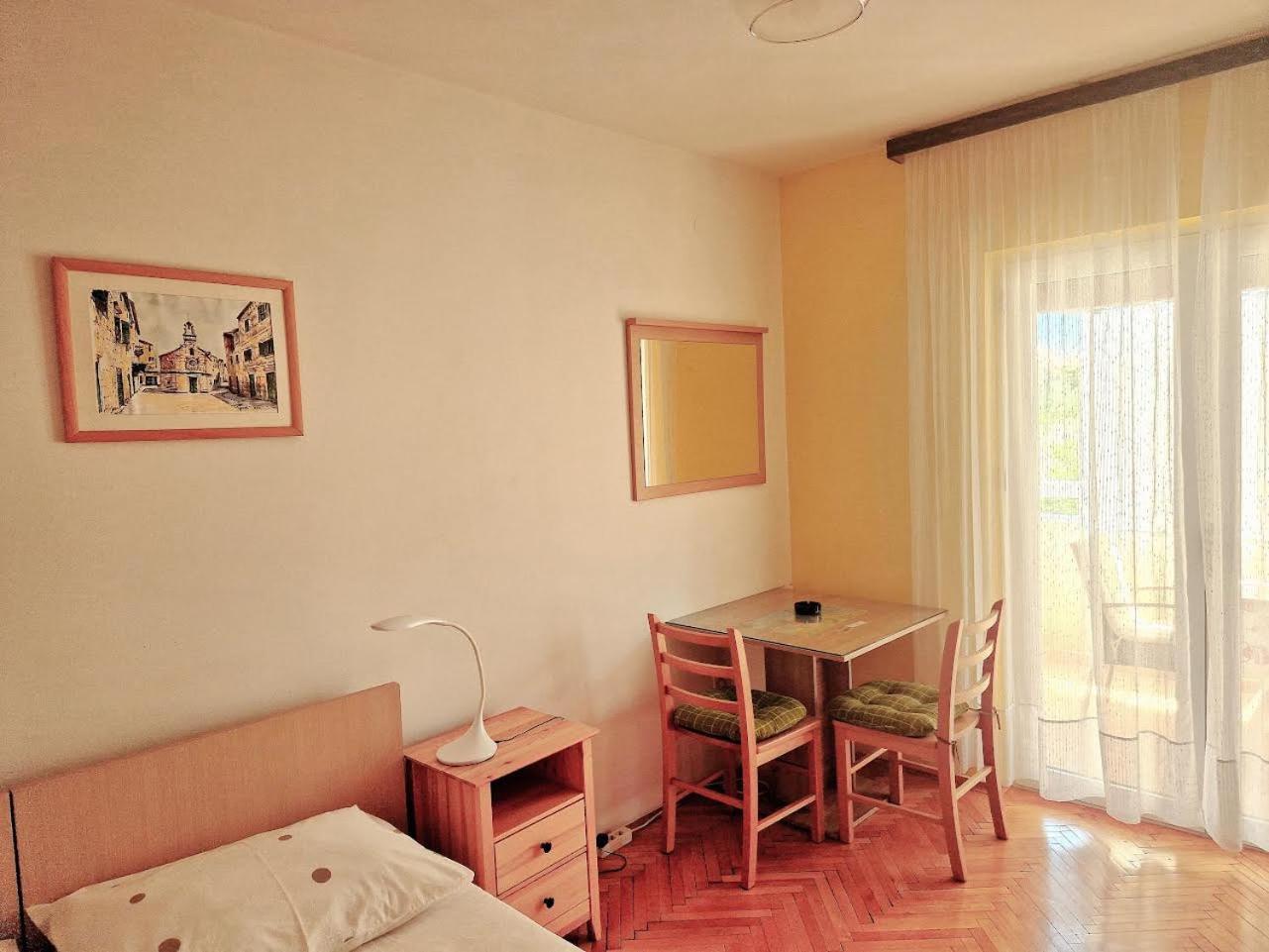 Apartments And Rooms Dobrila Jelsa  Rom bilde